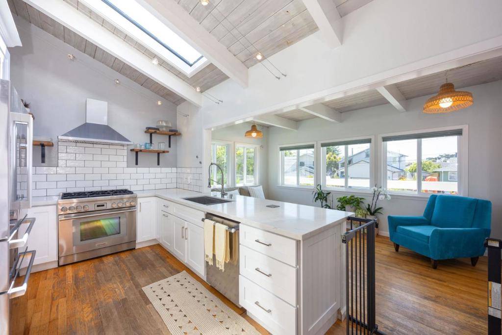 Moss Beach, CA 94038,440 W Terrace AVE