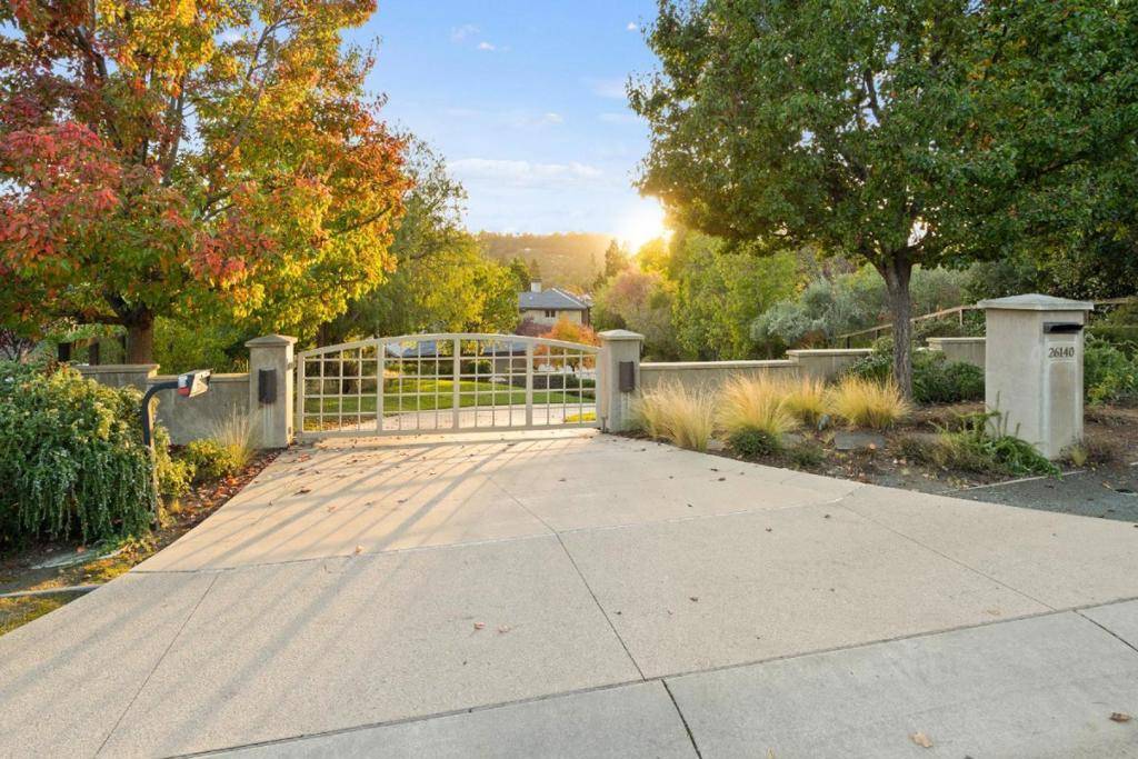 Los Altos Hills, CA 94022,26140 Rancho Manuella LN