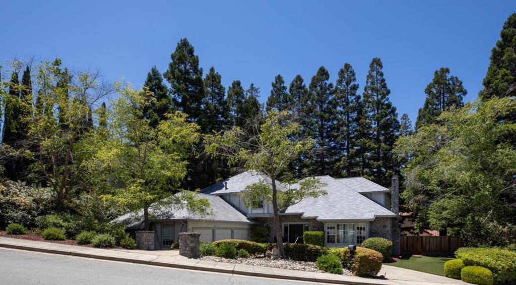 Redwood City, CA 94061,4 Woodleaf AVE