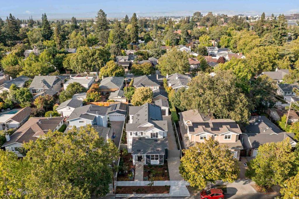 Redwood City, CA 94062,163 Iris ST