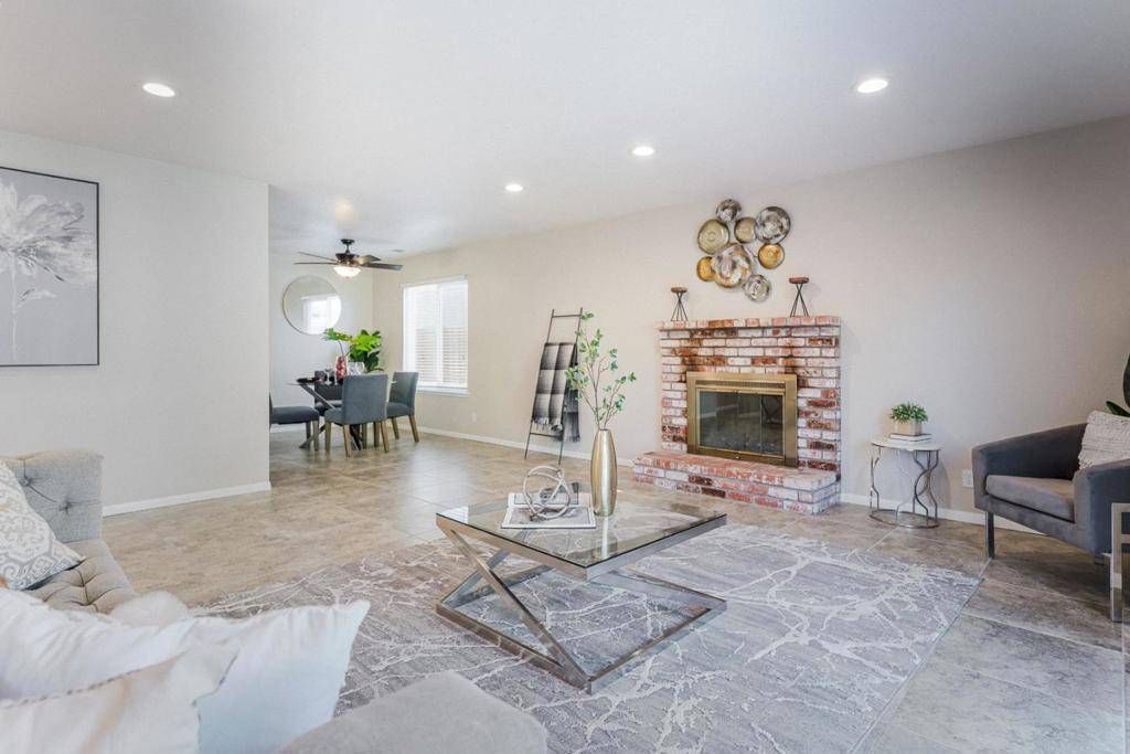 Hollister, CA 95023,881 Bonnie View DR