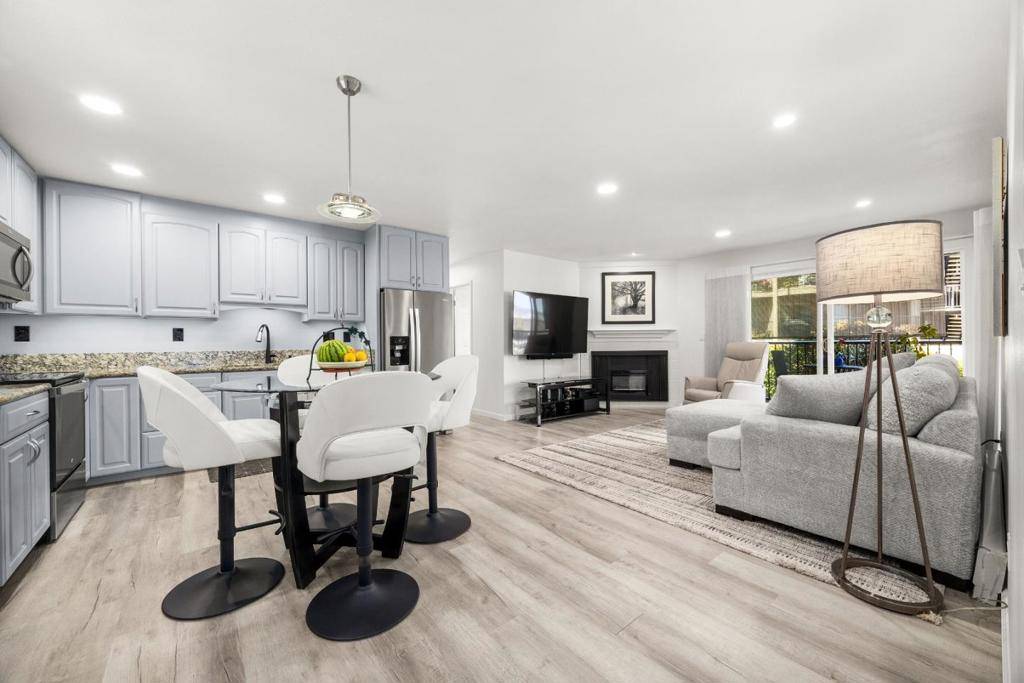Capitola, CA 95010,825 Balboa AVE #102