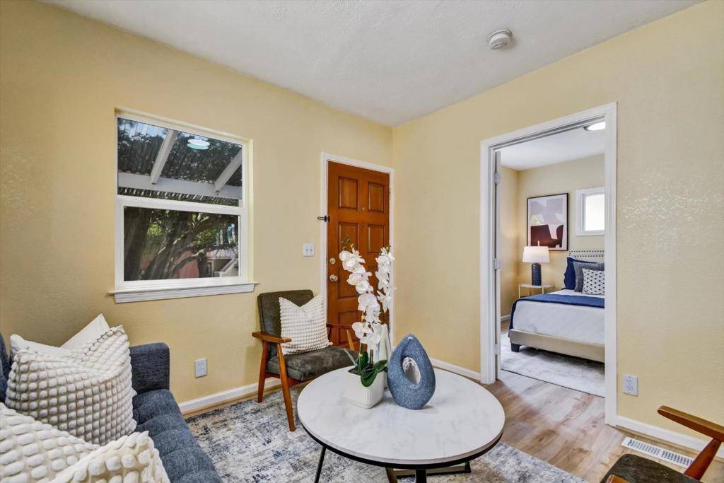 San Francisco, CA 94112,324 Holloway AVE