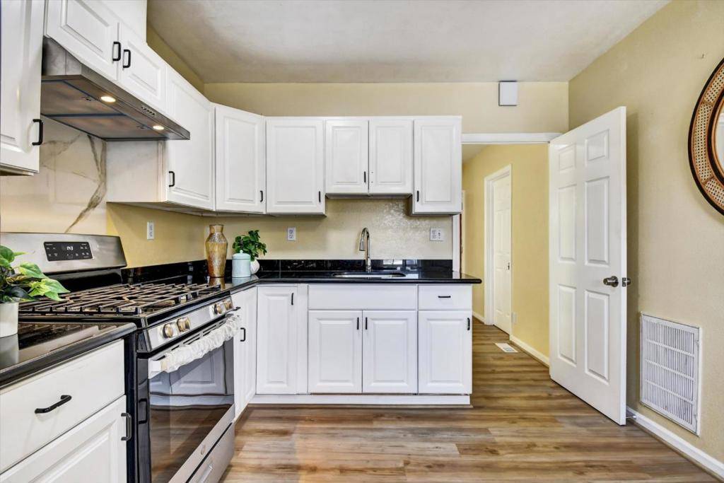 San Francisco, CA 94112,324 Holloway AVE