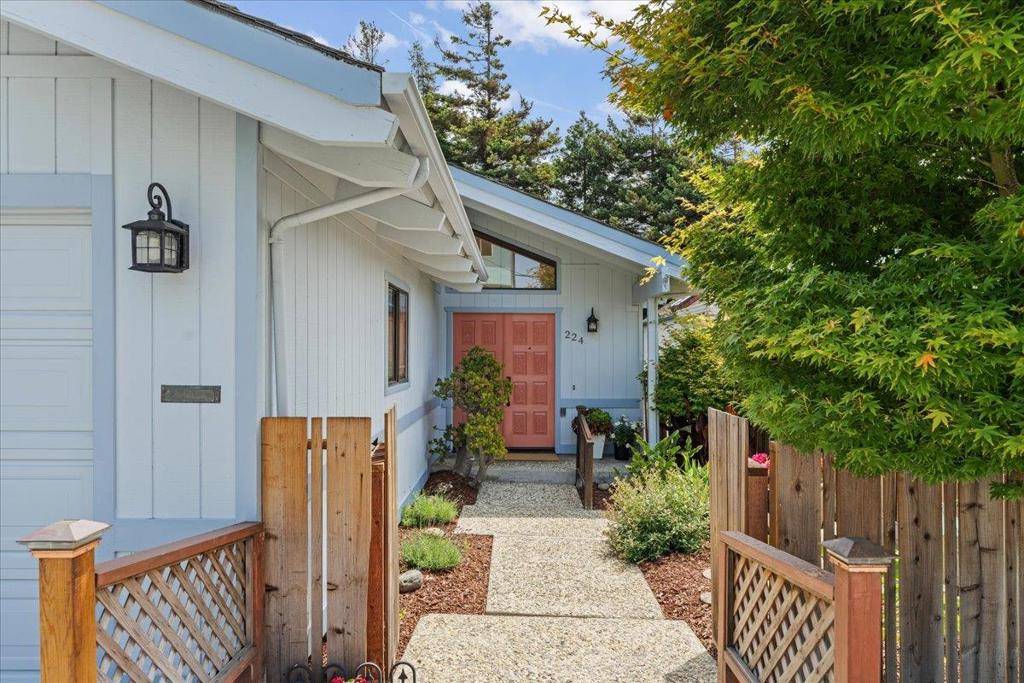 Santa Cruz, CA 95062,224 Pilkington AVE