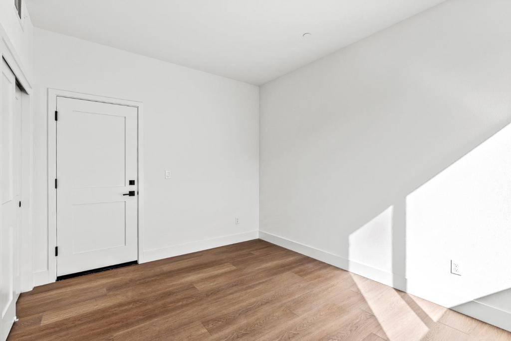 Redwood City, CA 94061,939 Woodside RD