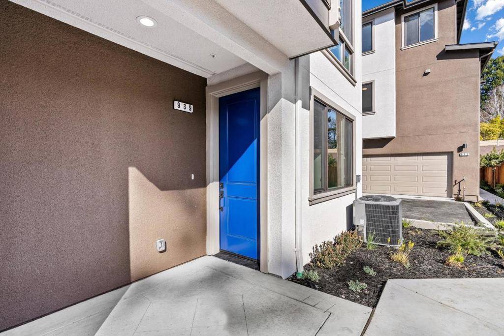 Redwood City, CA 94061,939 Woodside RD