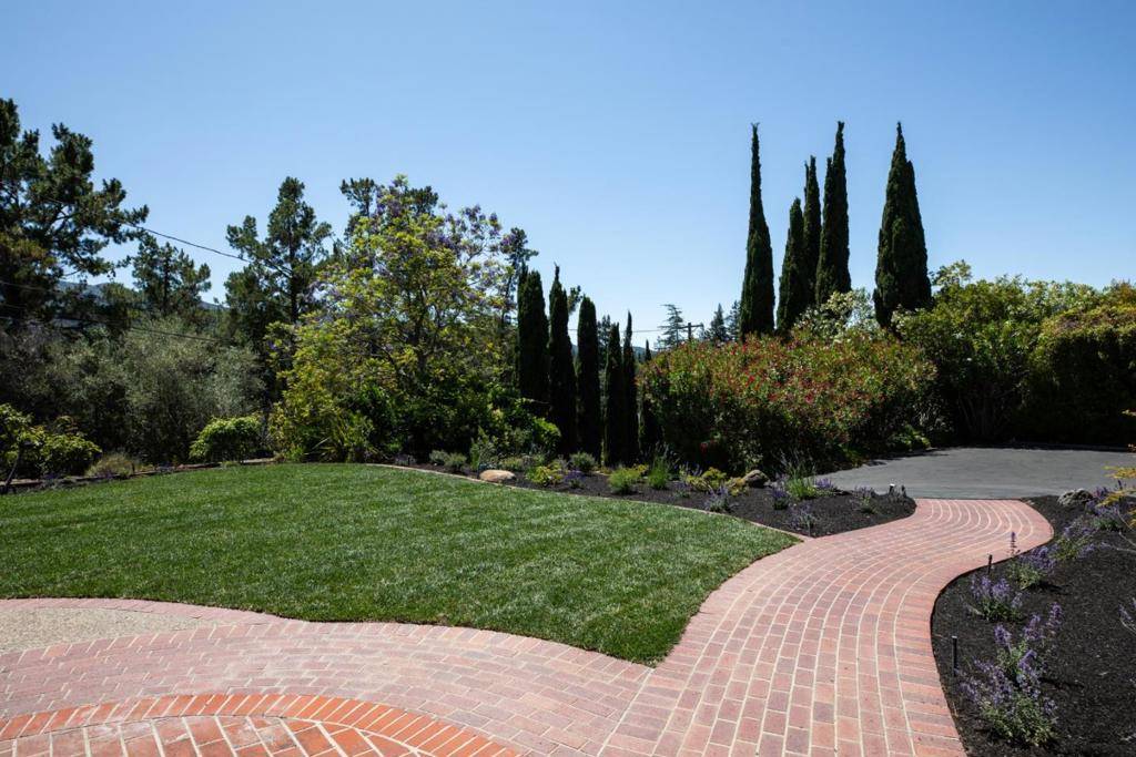 Los Altos, CA 94024,348 Costello DR