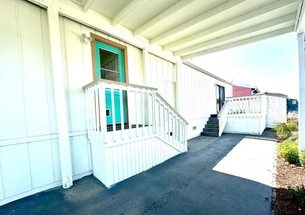 Santa Cruz, CA 95060,2395 Delaware AVE