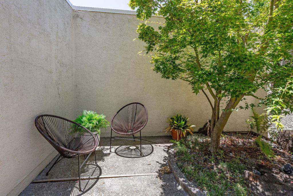 Menlo Park, CA 94025,2435 Sharon Oaks DR