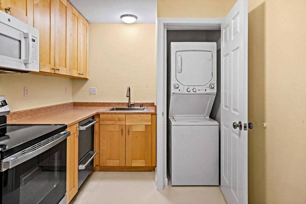 Monterey, CA 93940,820 Casanova AVE #75