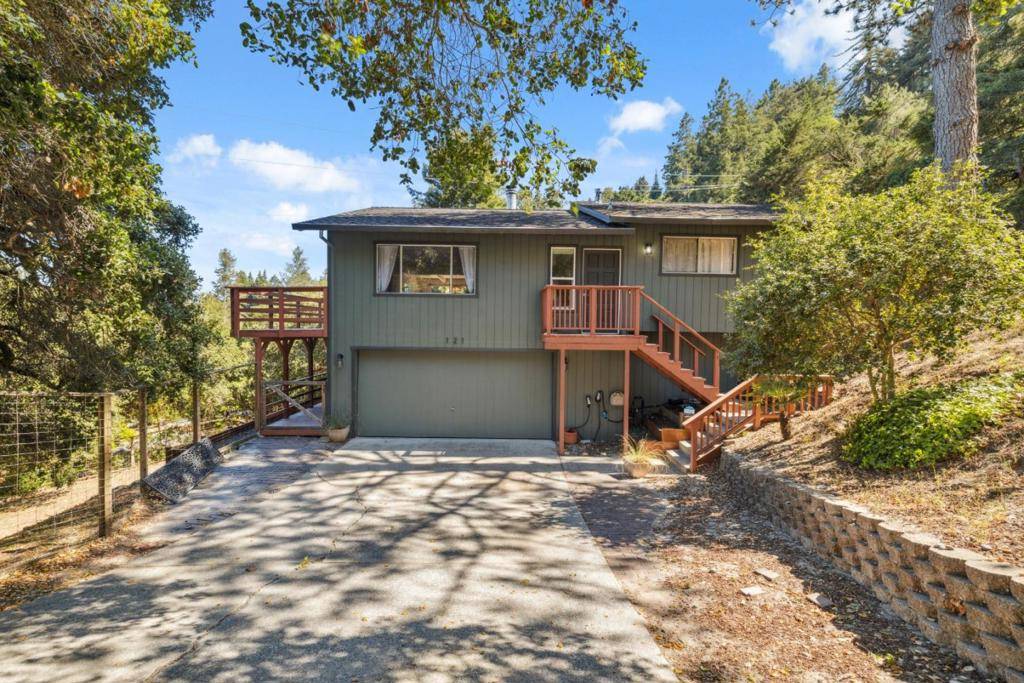 Scotts Valley, CA 95066,121 Blueberry DR