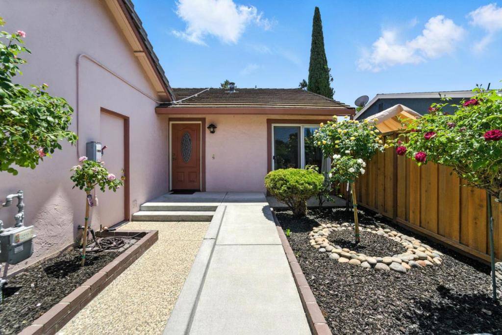 San Jose, CA 95121,2106 Turnhouse LN