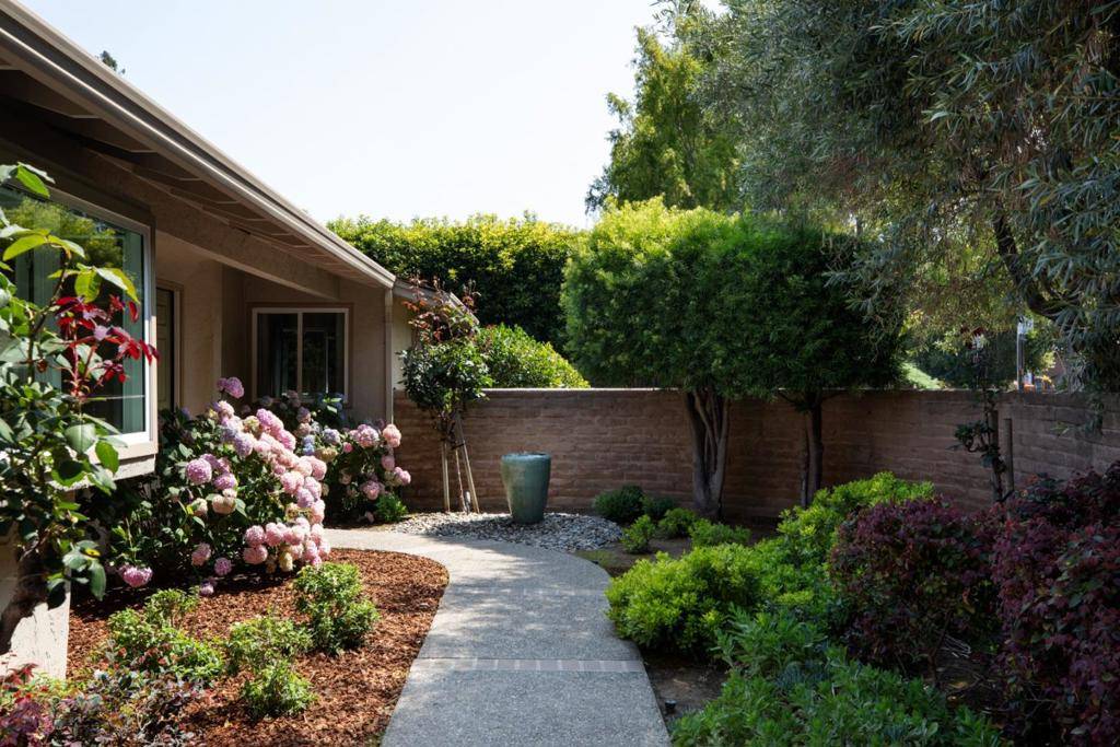 Los Altos, CA 94024,1061 Saint Joseph AVE