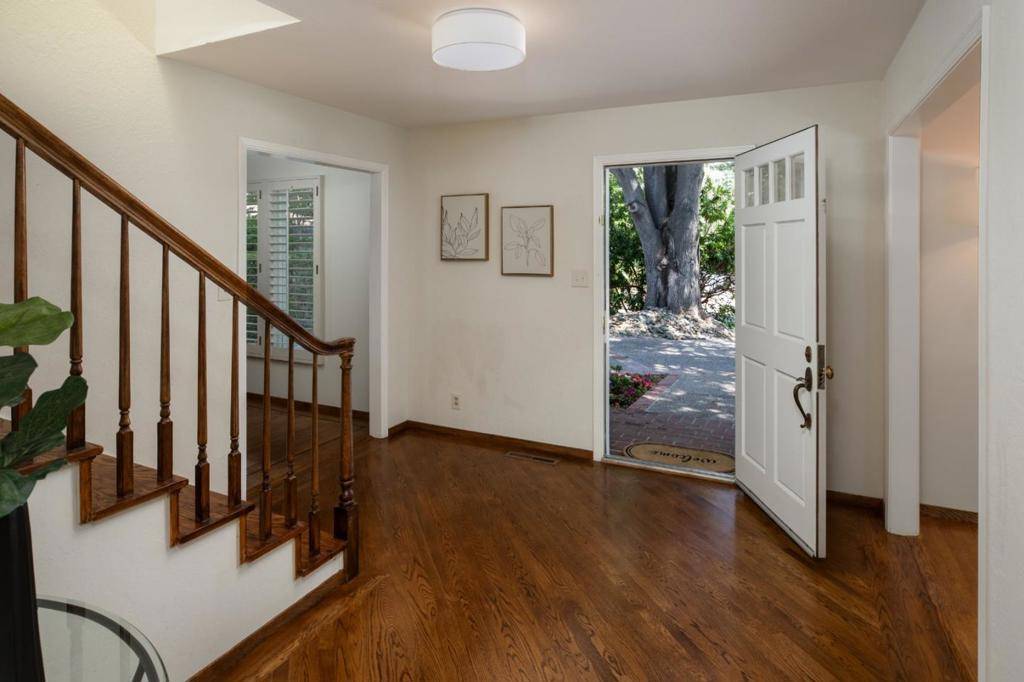 Los Altos, CA 94022,1011 Via Del Pozo