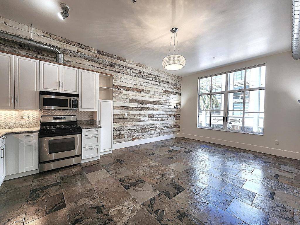San Jose, CA 95128,334 Santana ROW #247