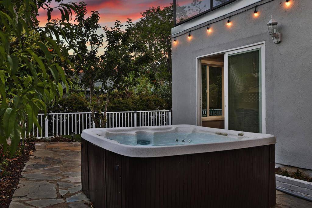 Pacifica, CA 94044,1001 Everglades DR