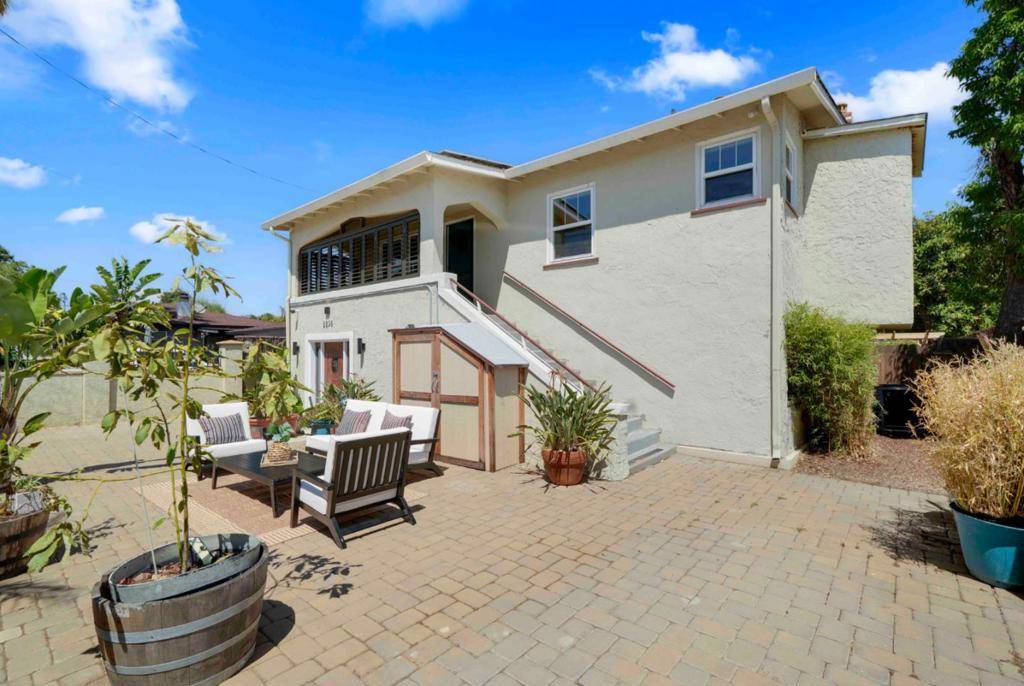 East Palo Alto, CA 94303,2238 Lincoln ST