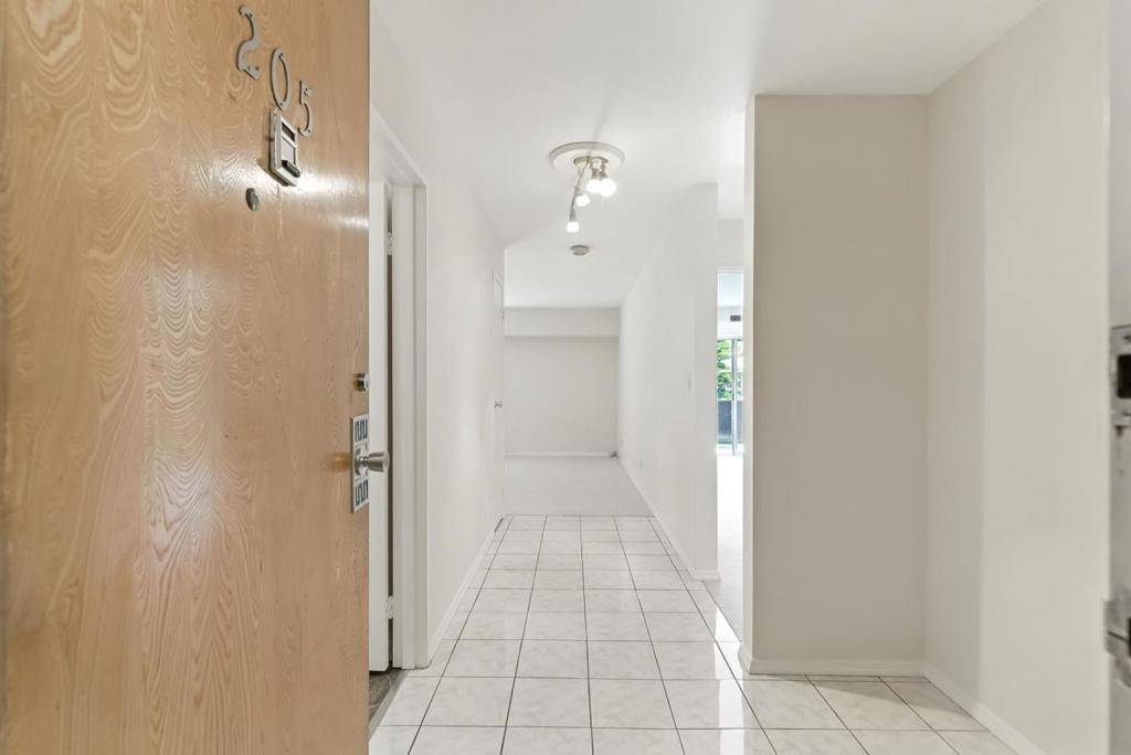 San Carlos, CA 94070,728 Elm ST #205