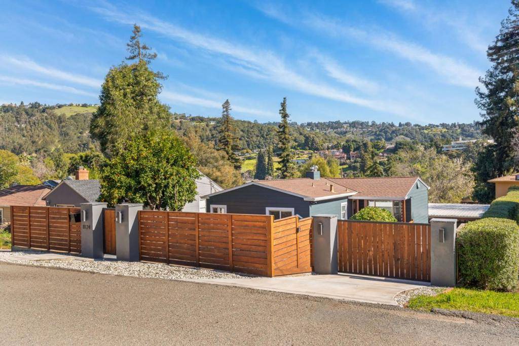 Oakland, CA 94605,8124 Greenly DR