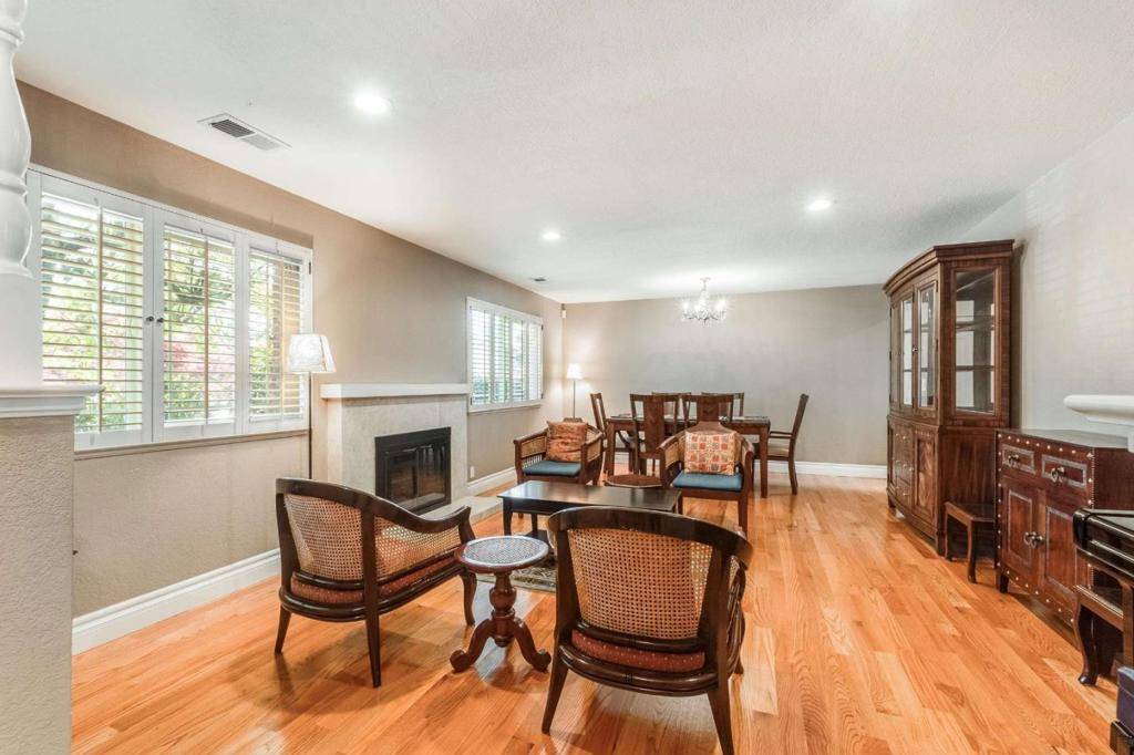 Saratoga, CA 95070,12371 Saraglen DR