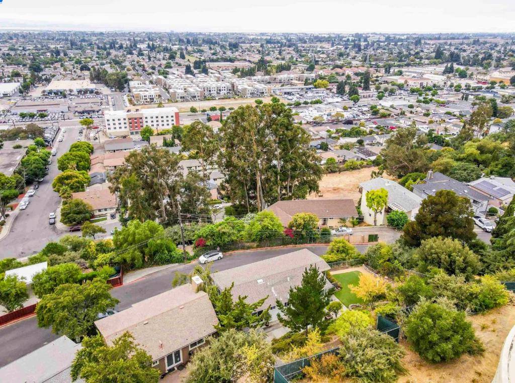 Hayward, CA 94542,1068 Central BLVD