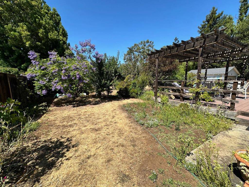 Los Altos, CA 94022,399 Hawthorne AVE