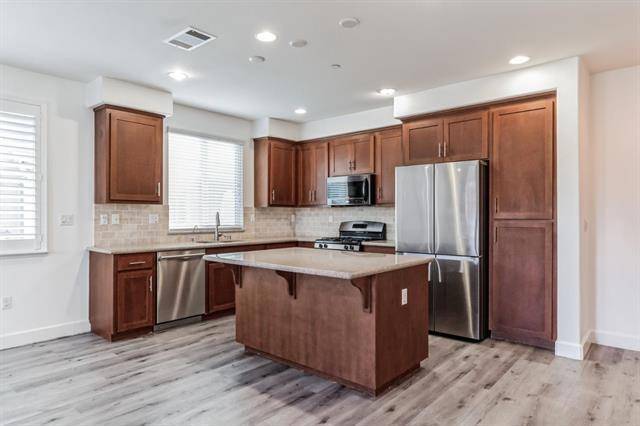 Milpitas, CA 95035,276 Currlin CIR