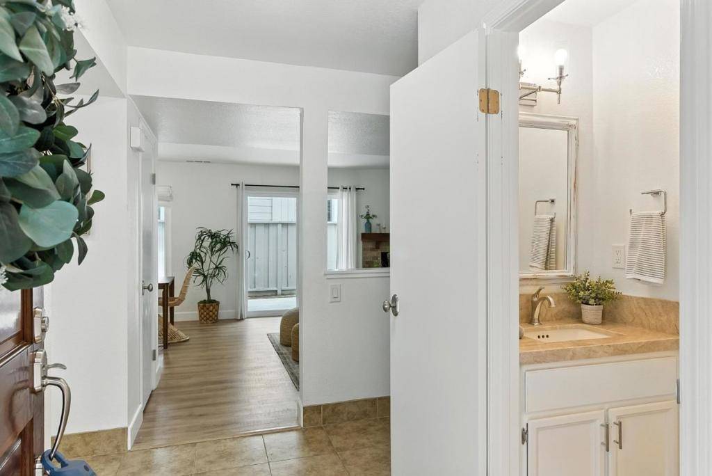 Santa Cruz, CA 95065,3101 Erin LN