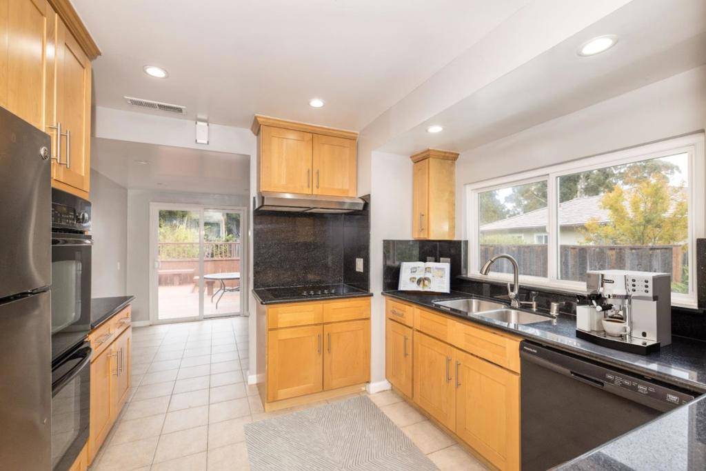 Millbrae, CA 94030,930 Sequoia