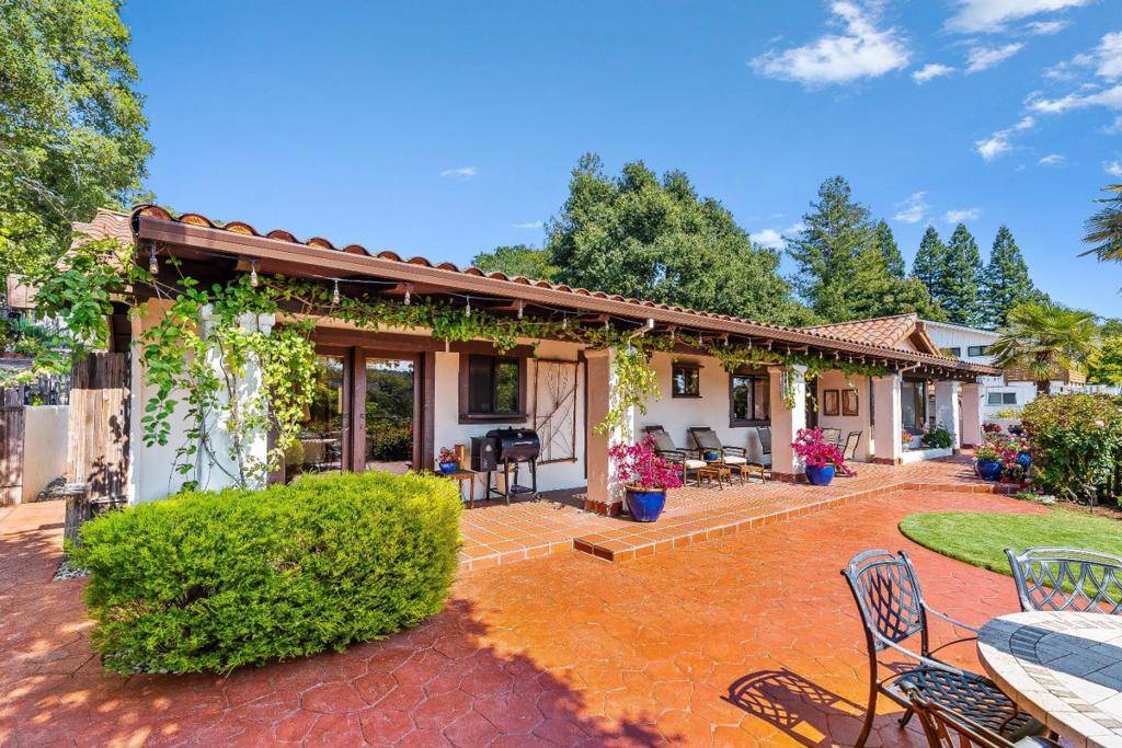 Santa Cruz, CA 95060,102 Pasatiempo DR