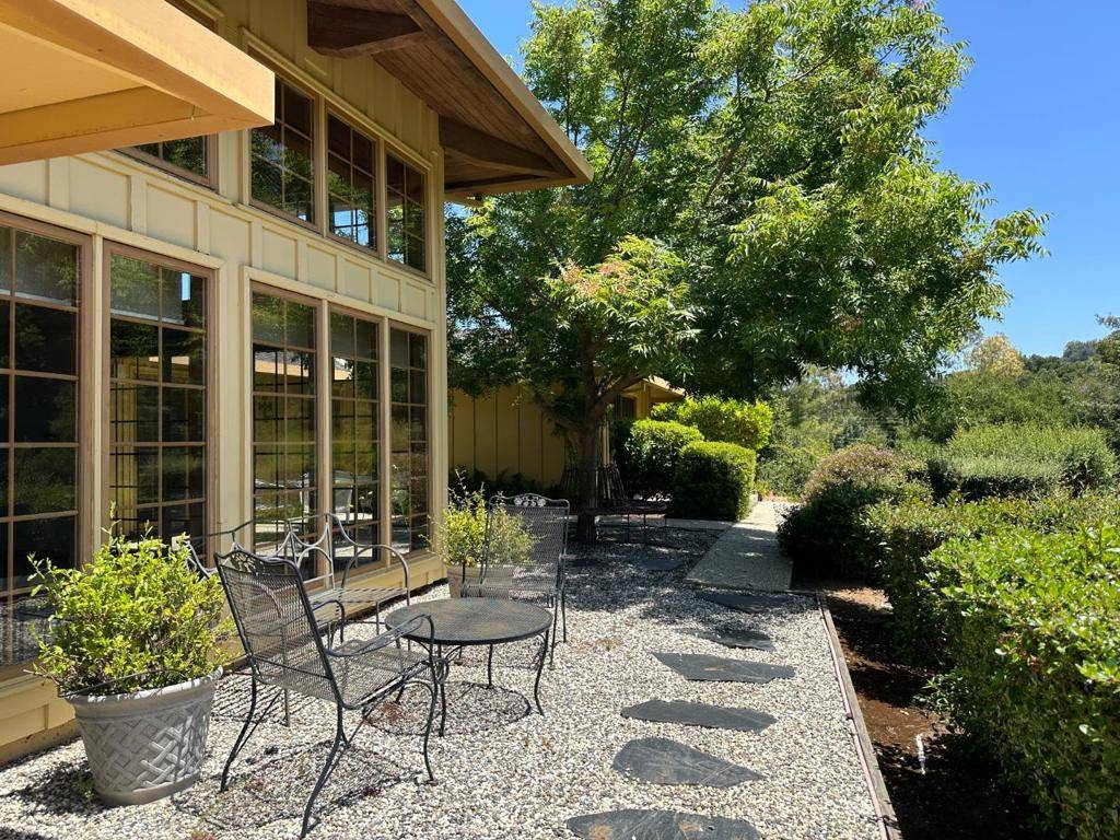 Los Altos Hills, CA 94022,25228 La Loma DR