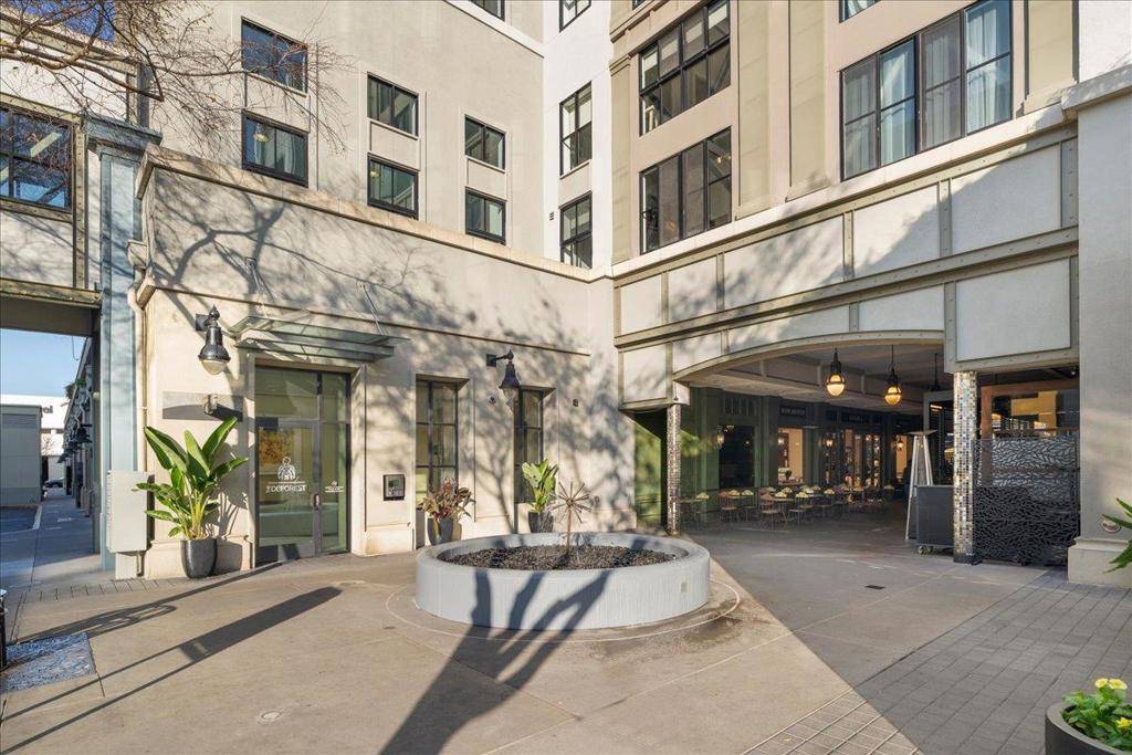 San Jose, CA 95128,333 Santana ROW #239
