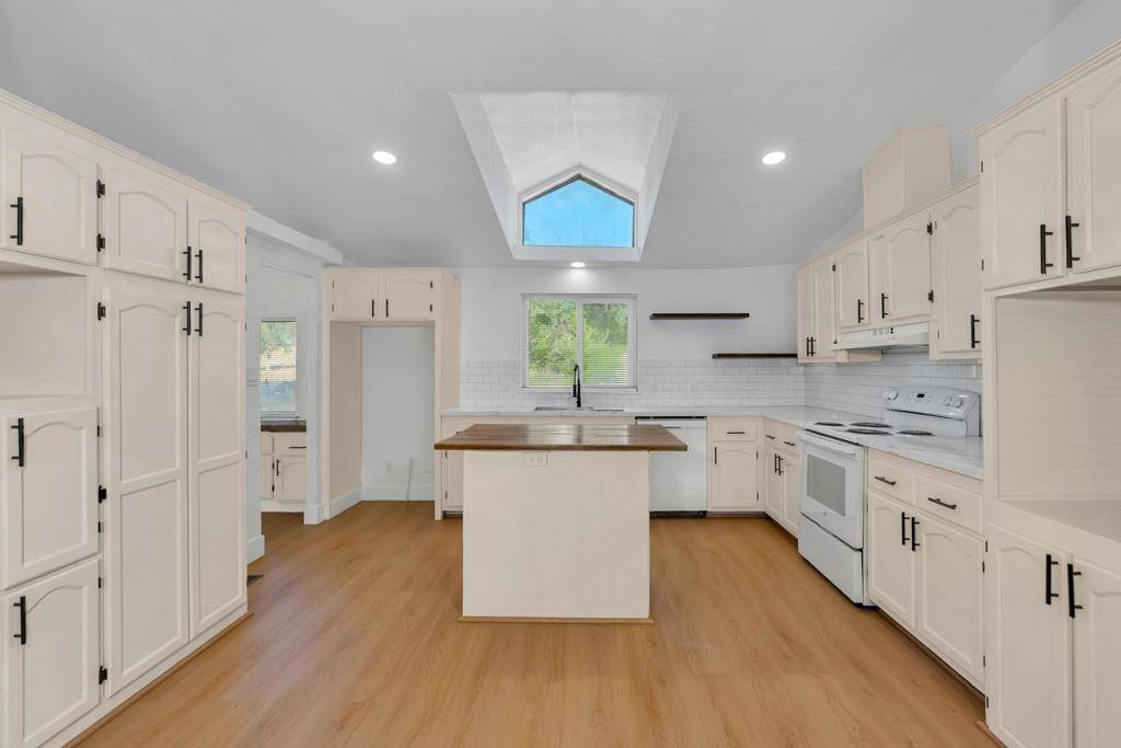 Mariposa, CA 95338,4028 Dawn RD