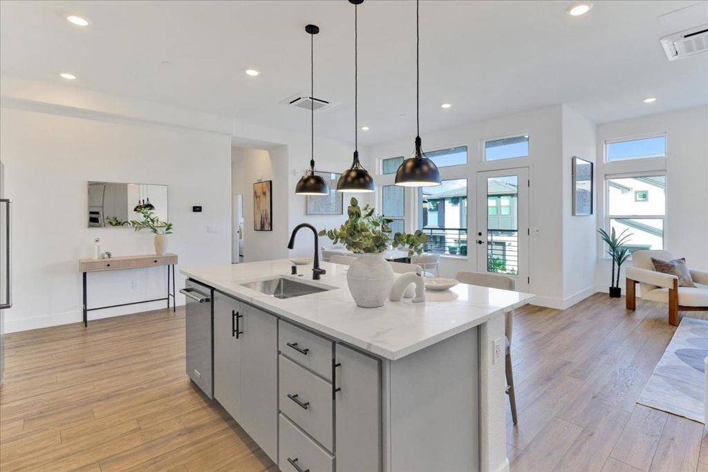 San Mateo, CA 94403,210 Waters Park CIR #204
