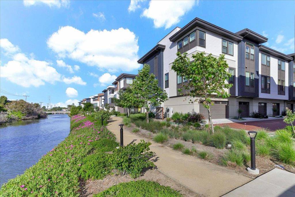 San Mateo, CA 94403,210 Waters Park CIR #204
