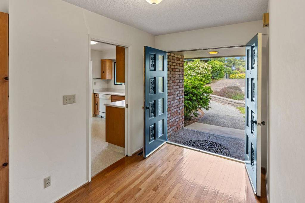 Carmel, CA 93923,254 Del Mesa