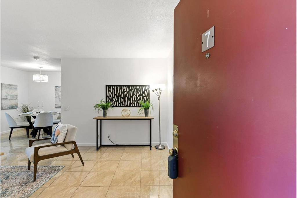 Palo Alto, CA 94303,2454 W Bayshore RD #7