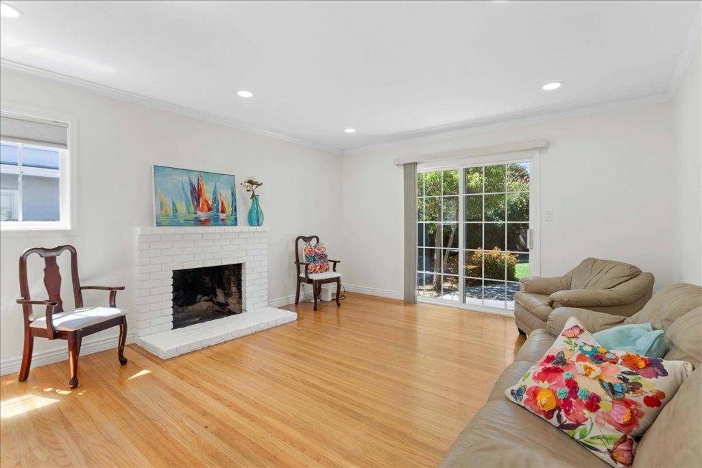 Cupertino, CA 95014,1105 Kentwood AVE