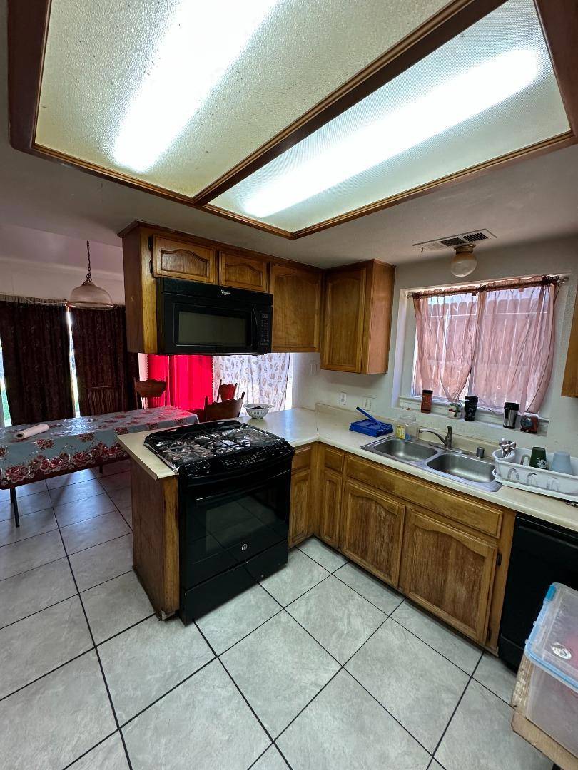 Porterville, CA 93257,125 N Martin ST
