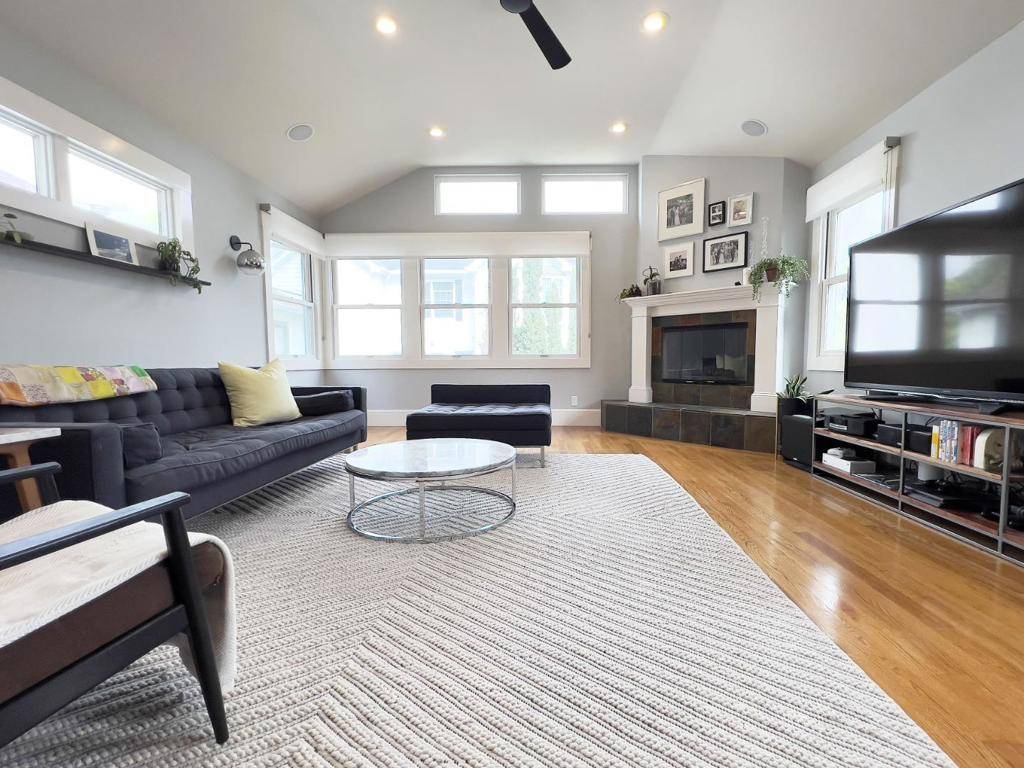 Burlingame, CA 94010,1812 Sanchez AVE