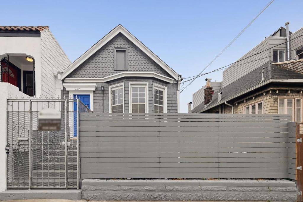 San Francisco, CA 94112,137 Holloway AVE