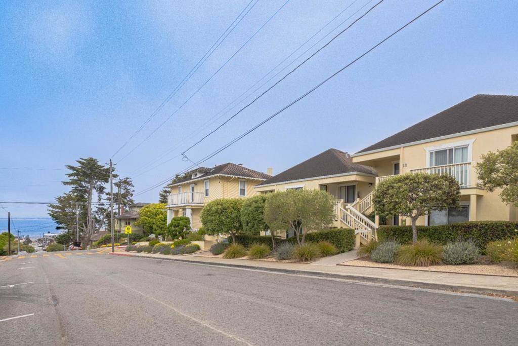 Monterey, CA 93940,585 Laine ST #10