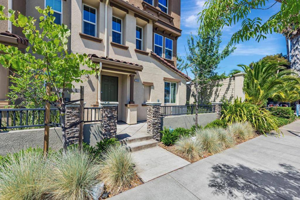 Hayward, CA 94544,25899 Dollar ST