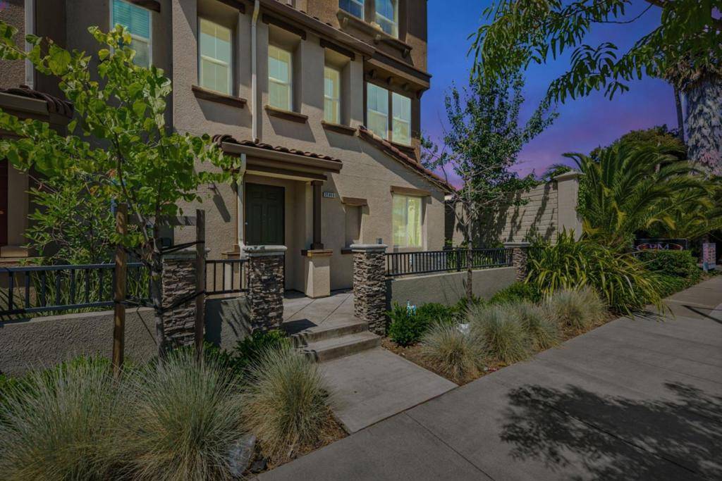 Hayward, CA 94544,25899 Dollar ST