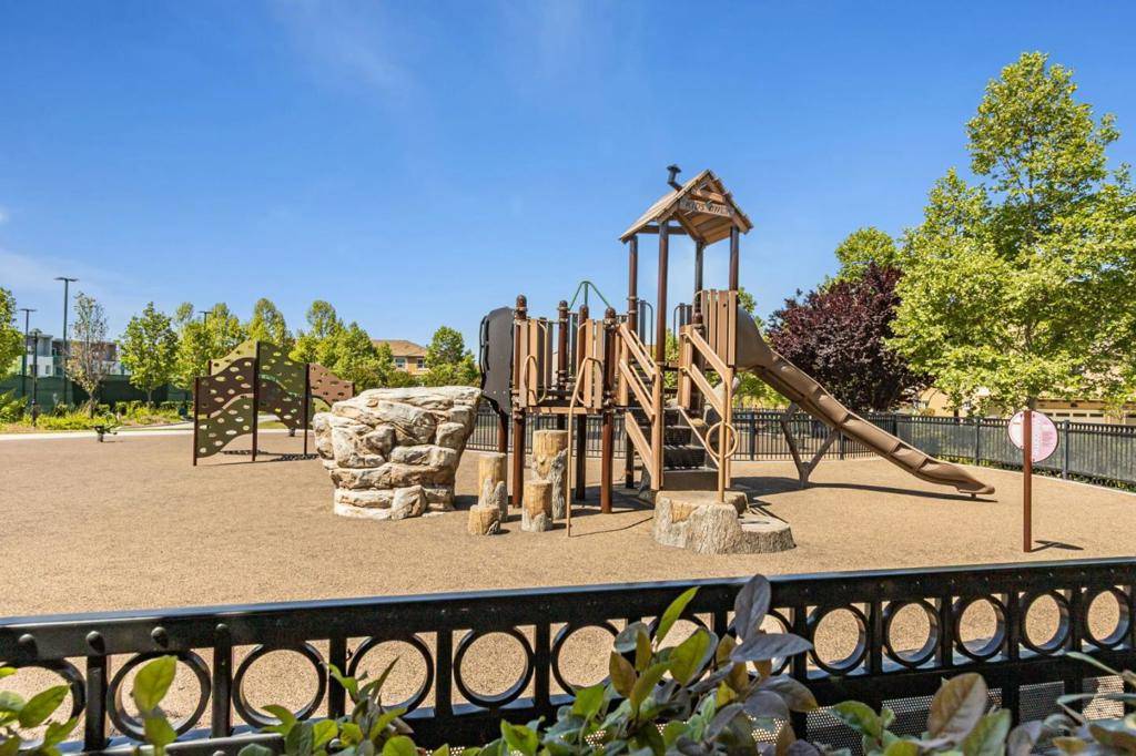 Milpitas, CA 95035,1496 Nightshade RD #40