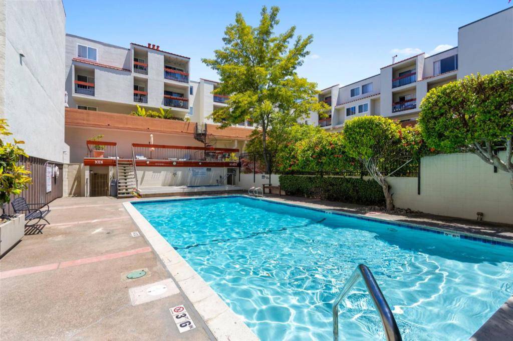 Oakland, CA 94611,288 Whitmore ST #215