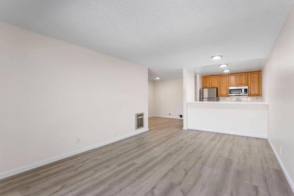 Oakland, CA 94611,288 Whitmore ST #215