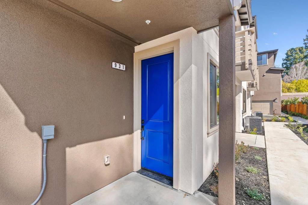 Redwood City, CA 94061,931 Woodside RD