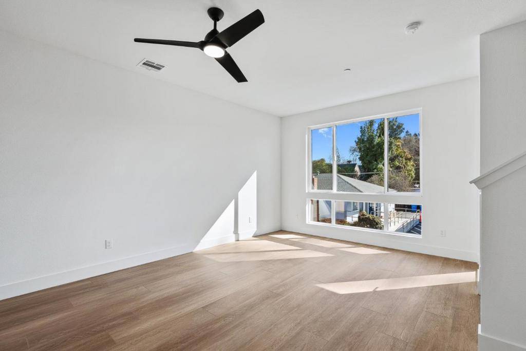Redwood City, CA 94061,935 Woodside RD